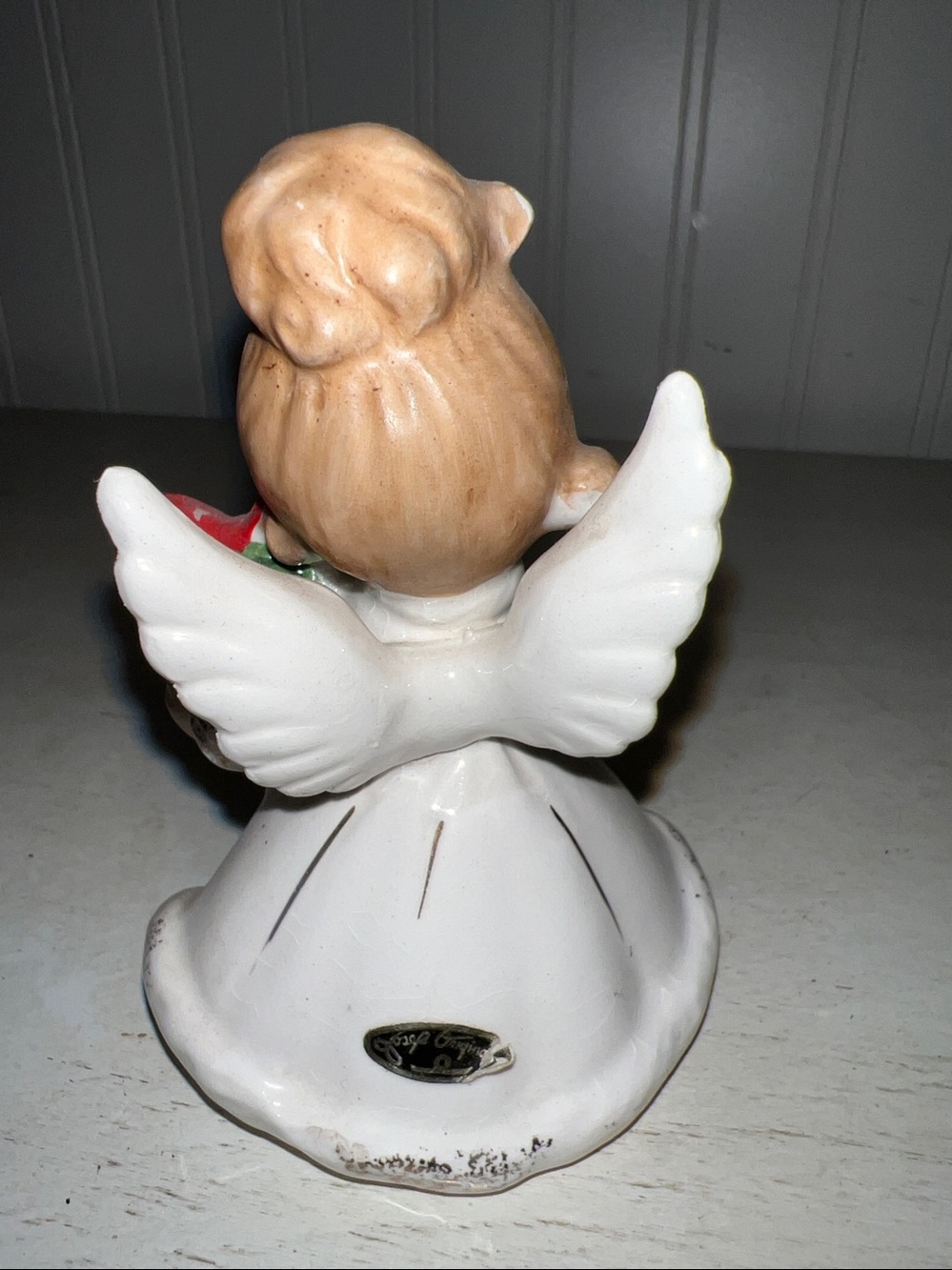 Vintage Josef Originals Christmas holly wreath angel figurine - Picture 3 of 6